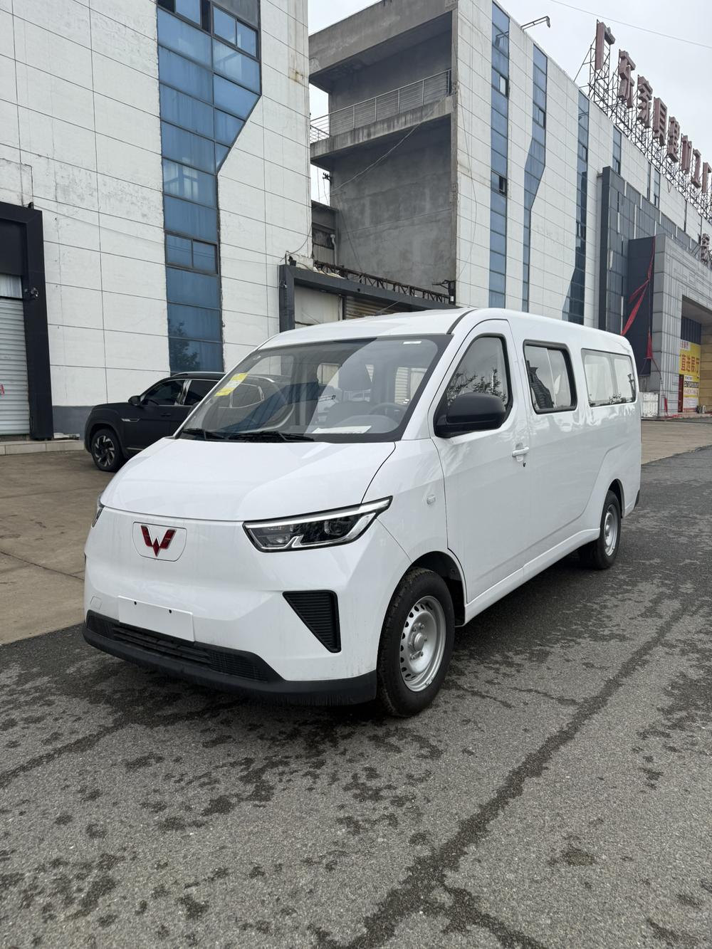 Wuling Wuling Yangguang 2024 300km Comfort Bus Version 75kW
