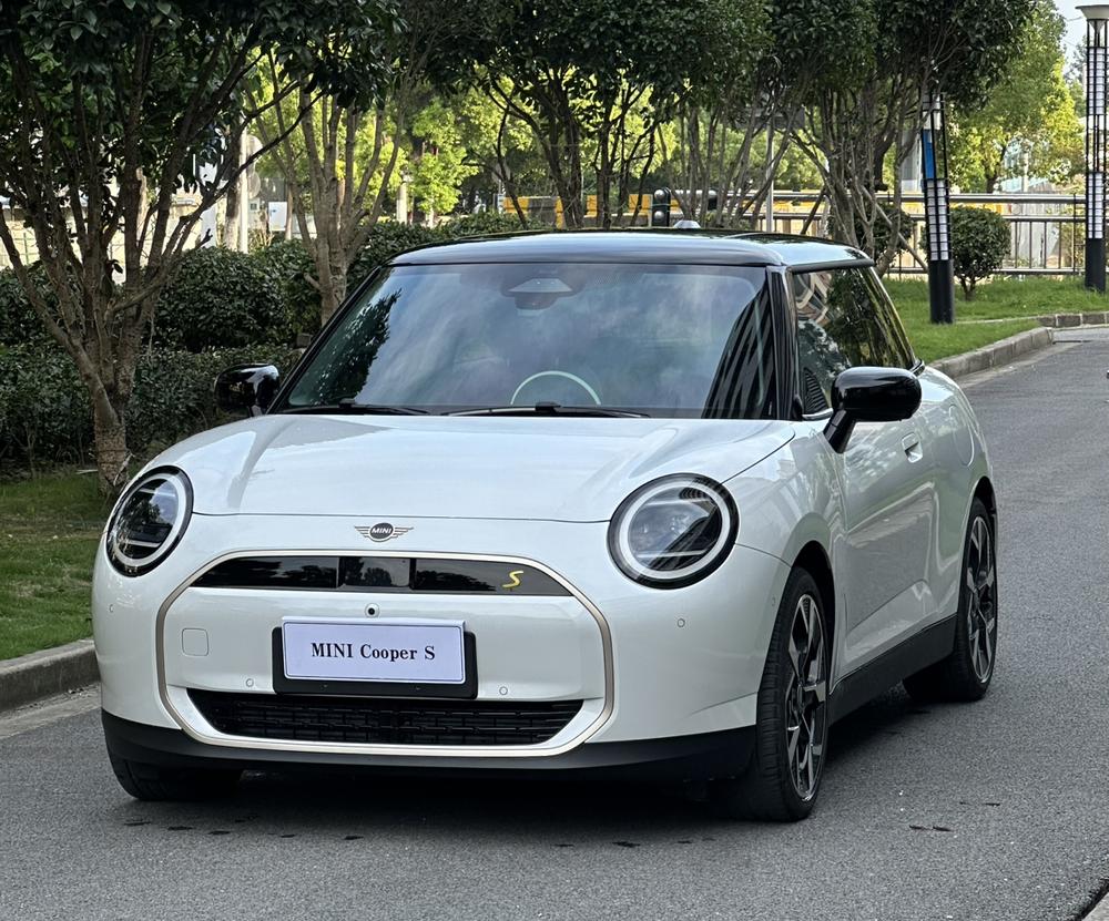 beam_car ELECTRIC MINI COOPER 2025 COOPER SE Artist