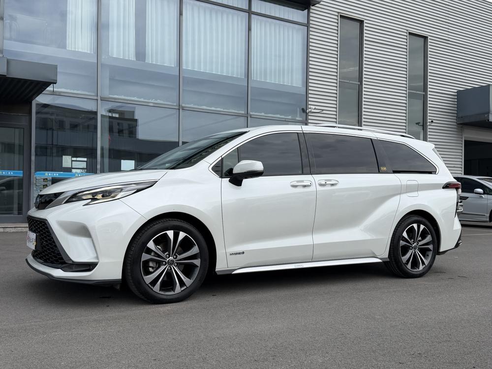 Toyota Grevia 2023 Smart Electric Hybrid Dual Engine 2.5L Flagship VIP