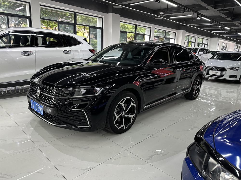 Volkswagen Passat 2024 Outstanding Model 380TSI Starry Sky Dragon Edition