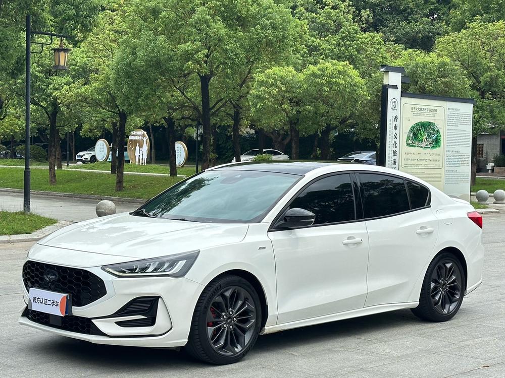 Ford Focus 2022 Sedan EcoBoost 180 Automatic ST Line
