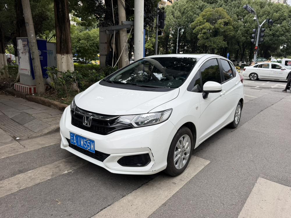 Honda Fit 2018 1.5L CVT Comfort Sunroof Edition