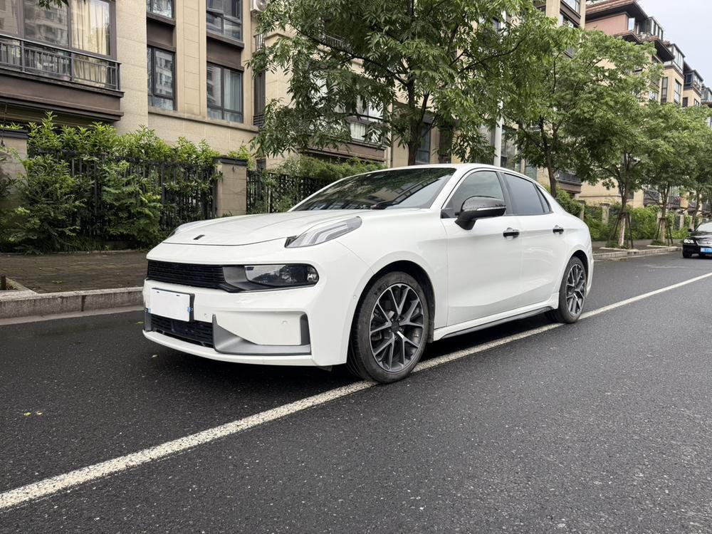 Lynk_&_Co Lynk & Co 03 2019 1.5TD DCT Pro version