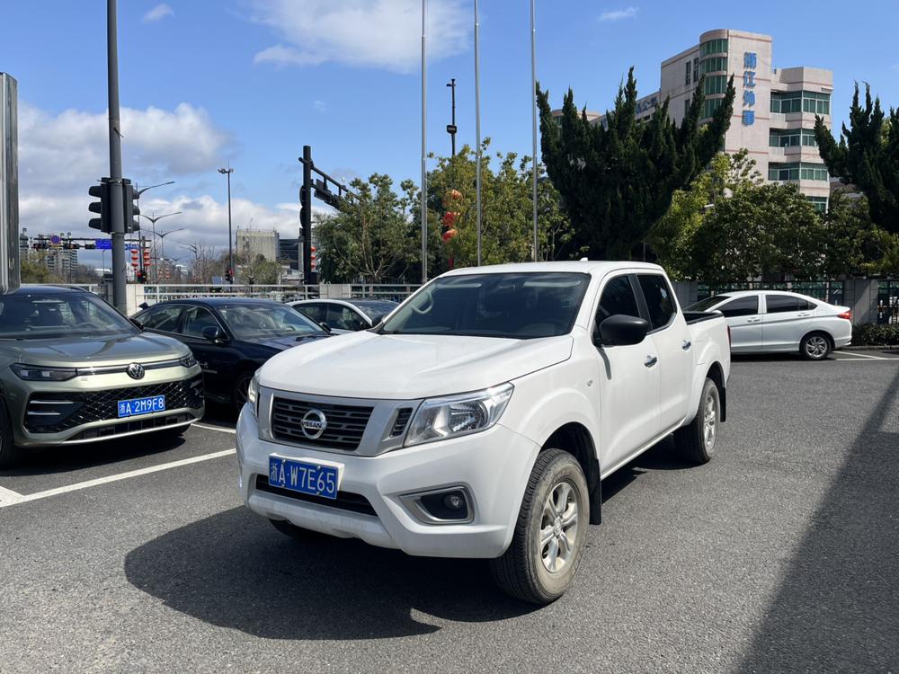 Nissan Navara 2023 facelift 2.5L manual two-wheel drive comfort model QR25