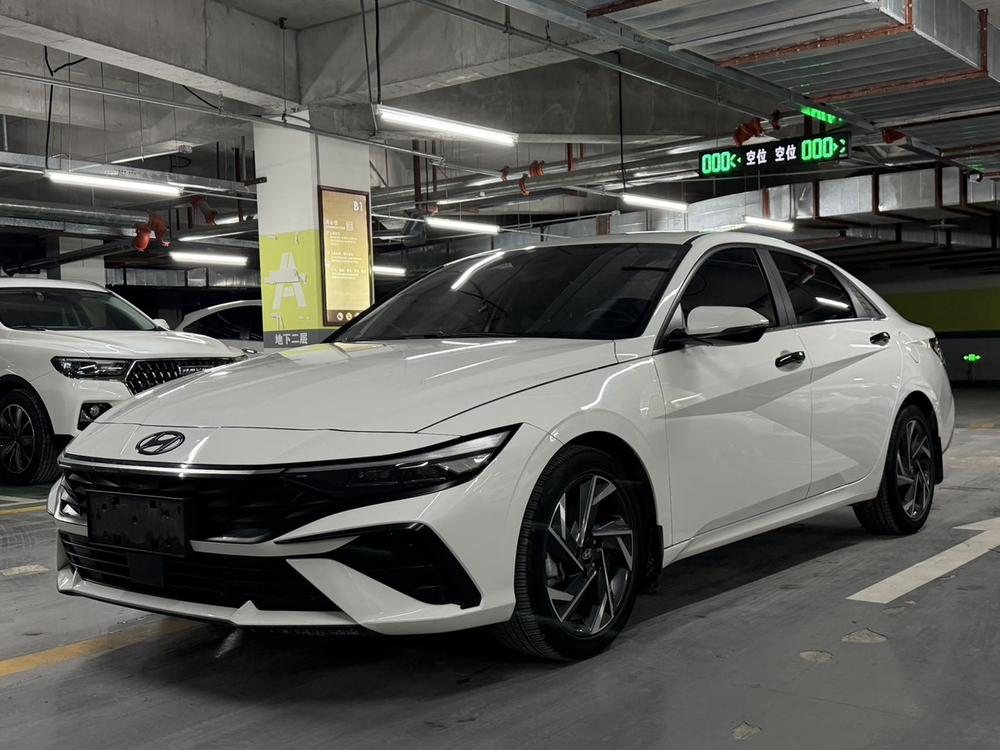 Hyundai Elantra 2023 1.5L CVT LUX Premium Edition
