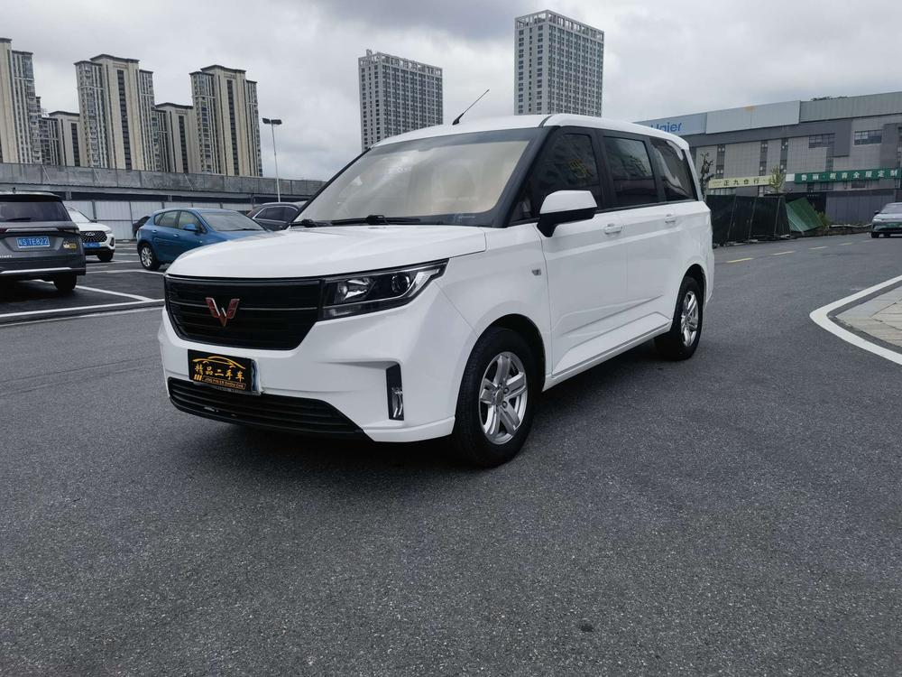 Wuling Wuling Hongguang PLUS 2019 1.5T manual luxury model 7 seats