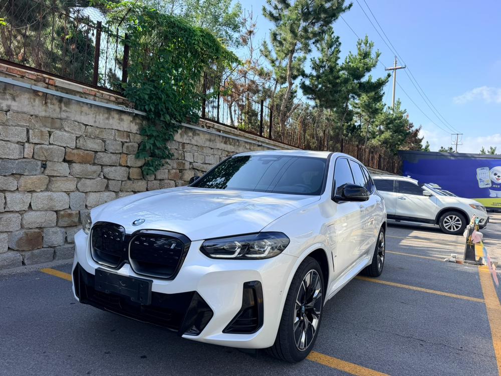 BMW BMW iX3 2023 innovative model