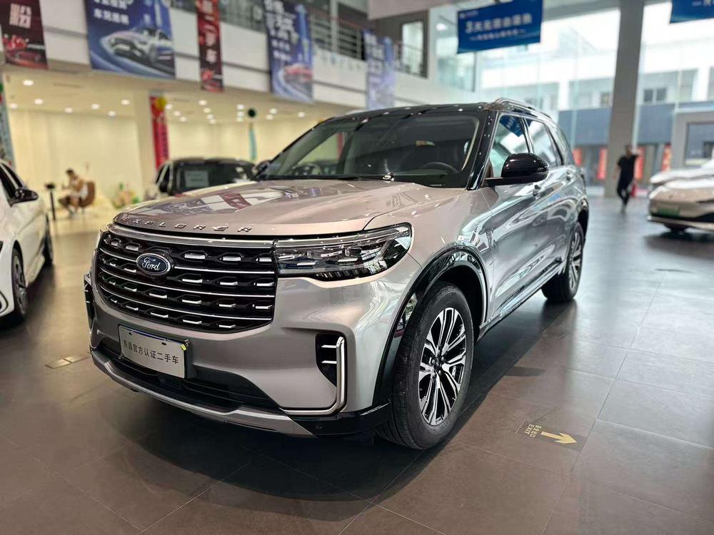 Ford Explorer 2024 2.3T EcoBoost four-wheel drive titanium version 6 seats