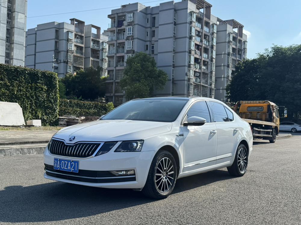 Skoda Octavia 2019 TSI230 DSG Smart Deluxe Edition National VI