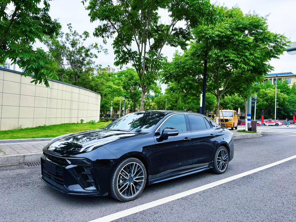 Lynk_&_Co Lynk & Co 03 2025 2.0TD DCT Champion Edition Pro