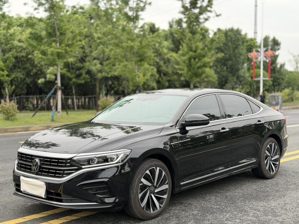 Volkswagen Passat 2024 380TSI Deluxe Edition