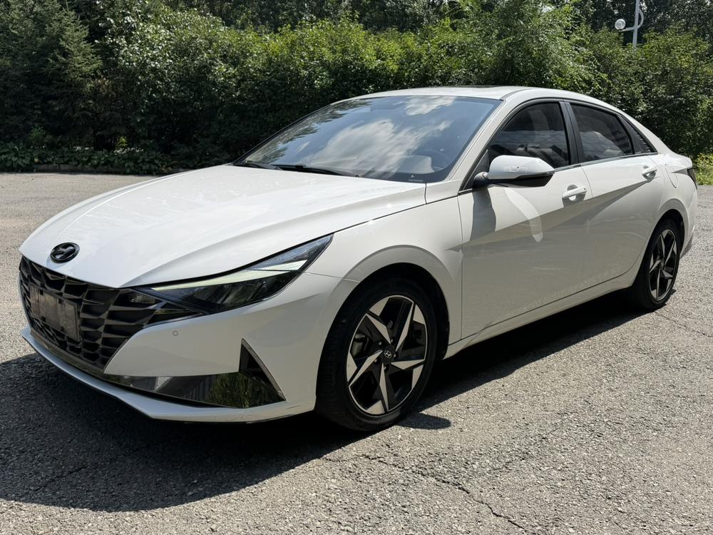 Hyundai Elantra 2022 1.5L CVT LUX Premium Edition
