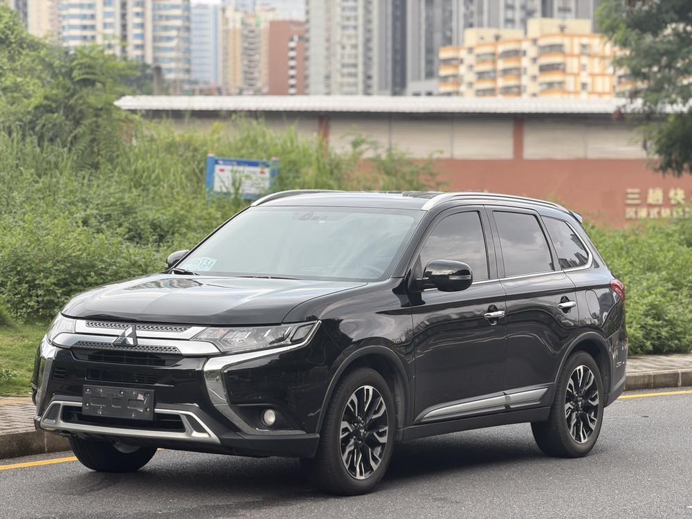 Mitsubishi Outlander 2019 2.4L four-wheel drive exclusive version, 7 seats, National VI