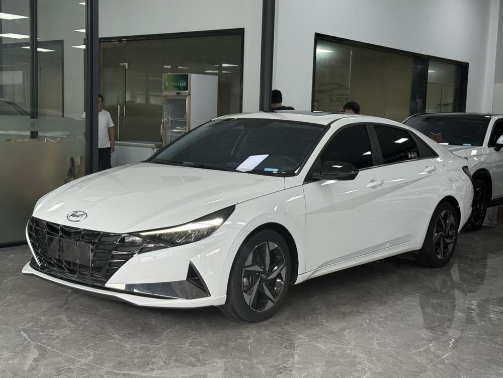 Hyundai Elantra 2022 1.5L CVT LUX Premium Edition