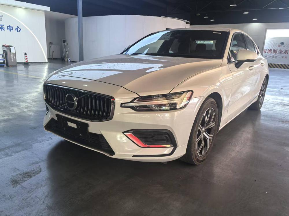 Volvo_Asia_Pacific Volvo S60 2023 B4 Zhiyi Luxury Edition