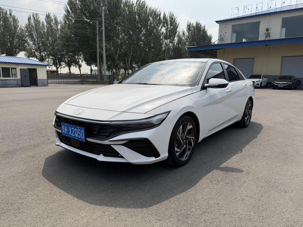 Hyundai Elantra 2023 1.5L CVT LUX Premium Edition
