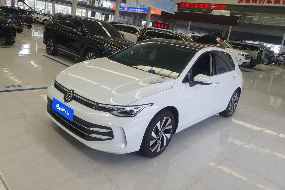 Volkswagen Golf 2026 300TSI Pro