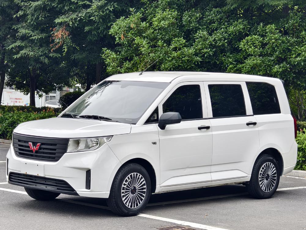 Wuling Wuling Hongguang PLUS 2020 1.5L manual standard type 5 seats