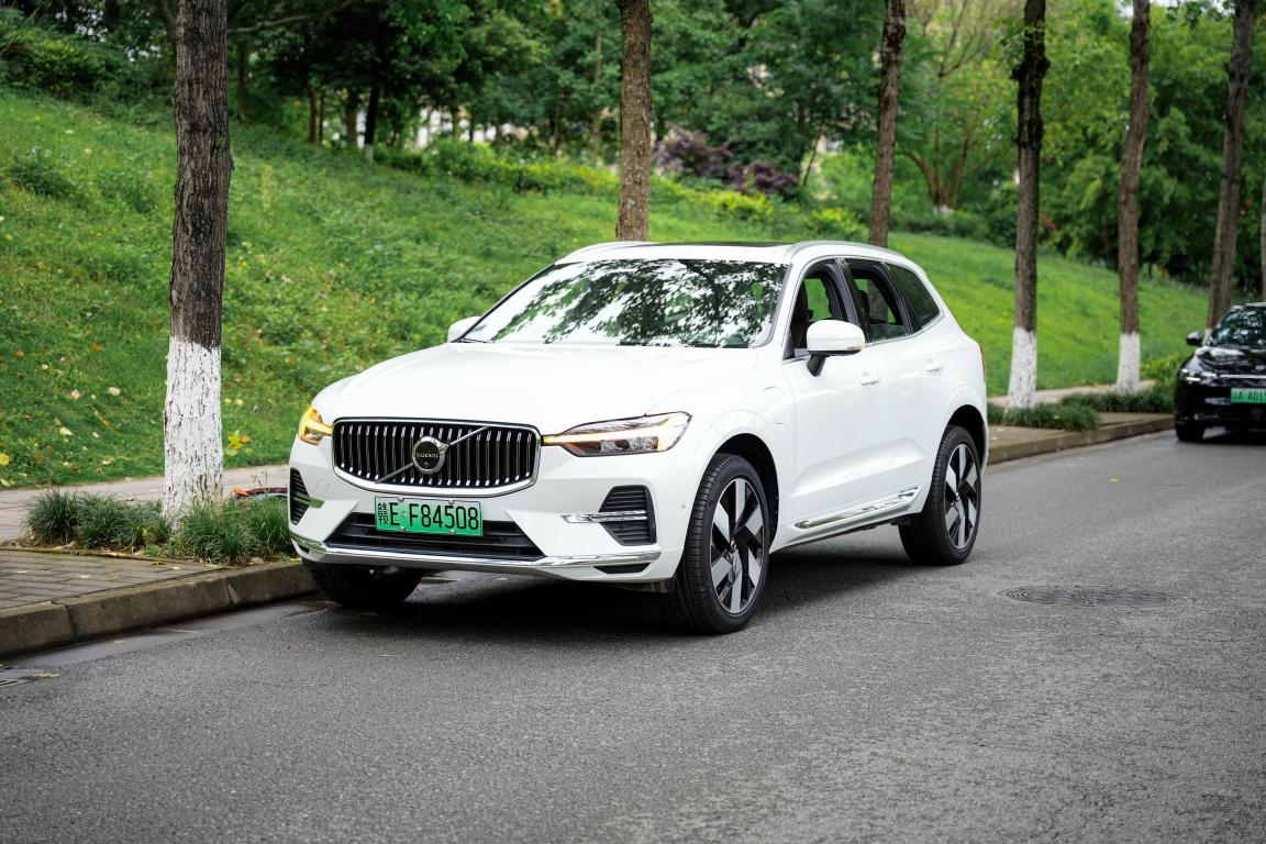 Volvo XC60-Phev T8 AWD Long Range Intelligent Premium Luxury (2L) 2024