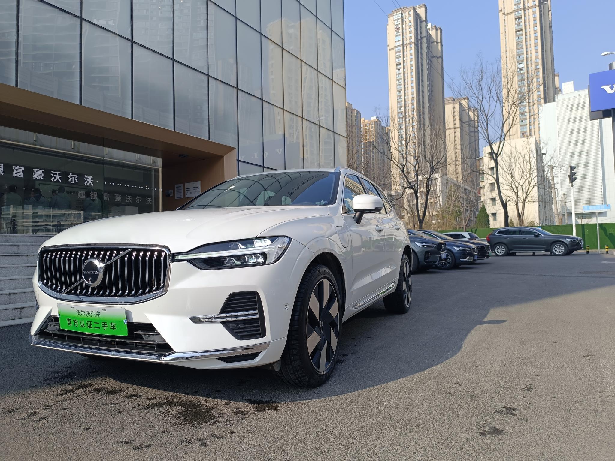 Volvo XC60-Phev T8 AWD Long Range Intelligent Premium Luxury (2L) 2024