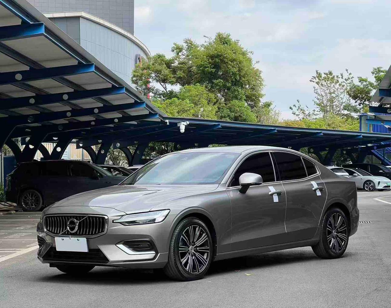 Volvo S60 T4 Intelligent Plus Luxury (2L) 2021