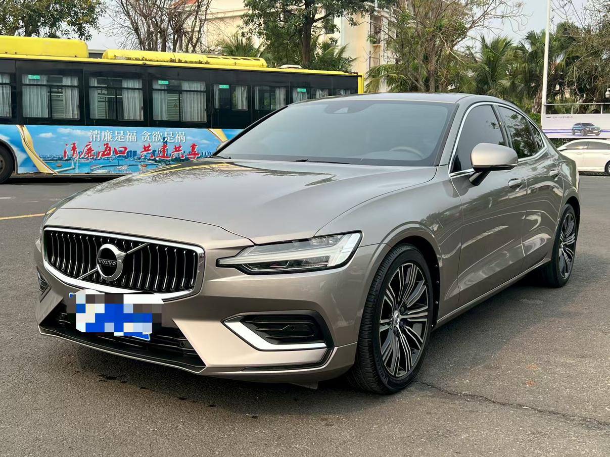 Volvo S60 T4 Intelligent Plus Luxury (2L) 2020