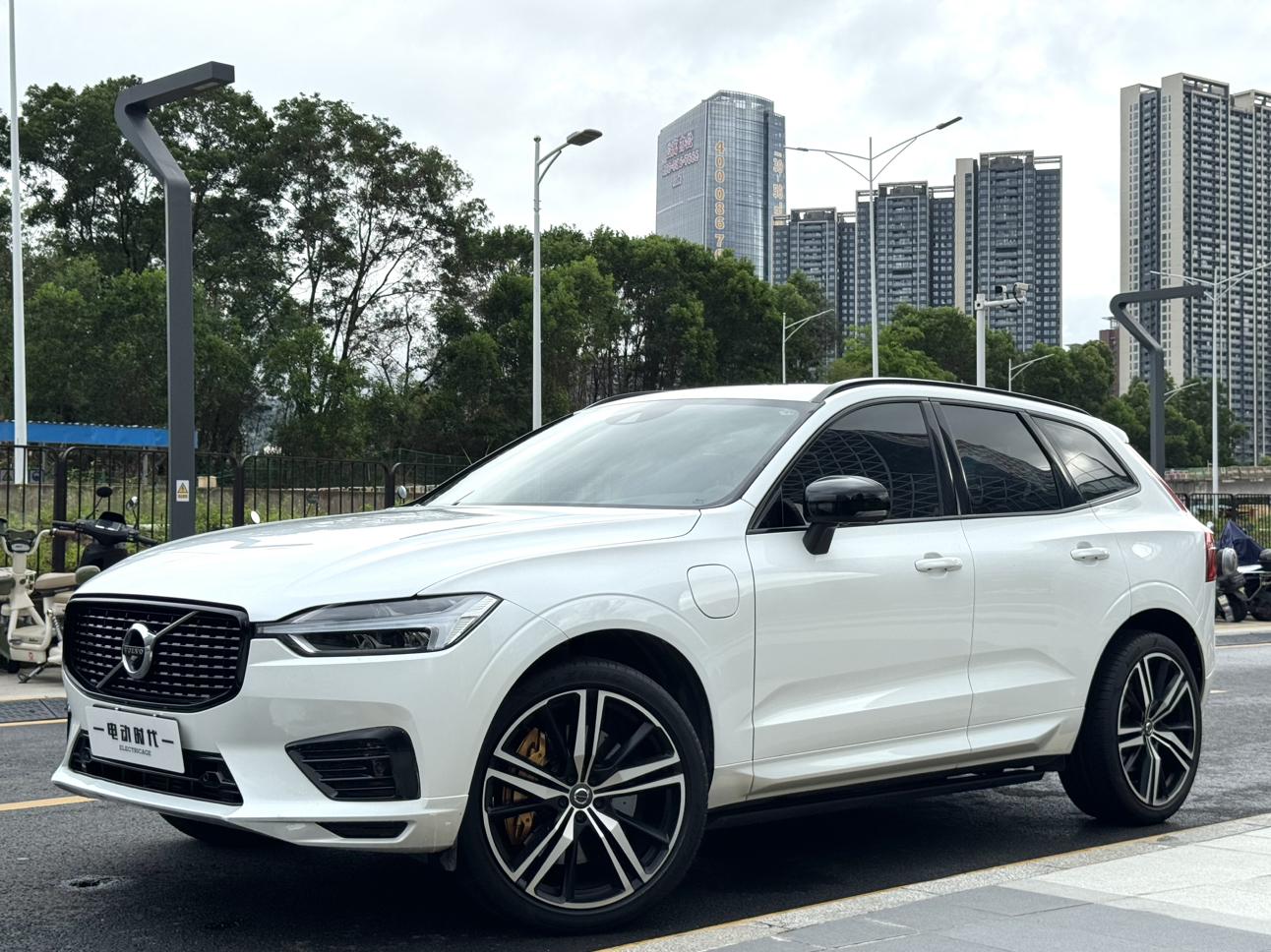 Volvo XC60-Phev T8 Intelligent Plus Sport Hybrid 2020