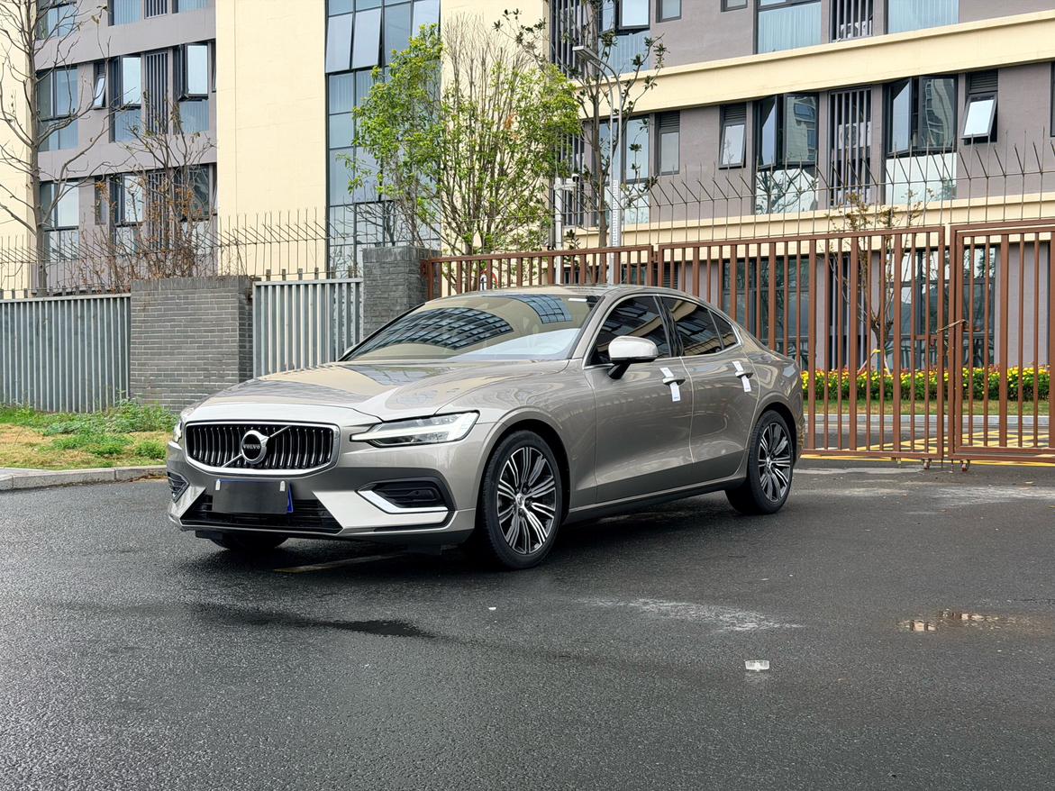 Volvo S60 T4 Intelligent Plus Luxury (2L) 2021