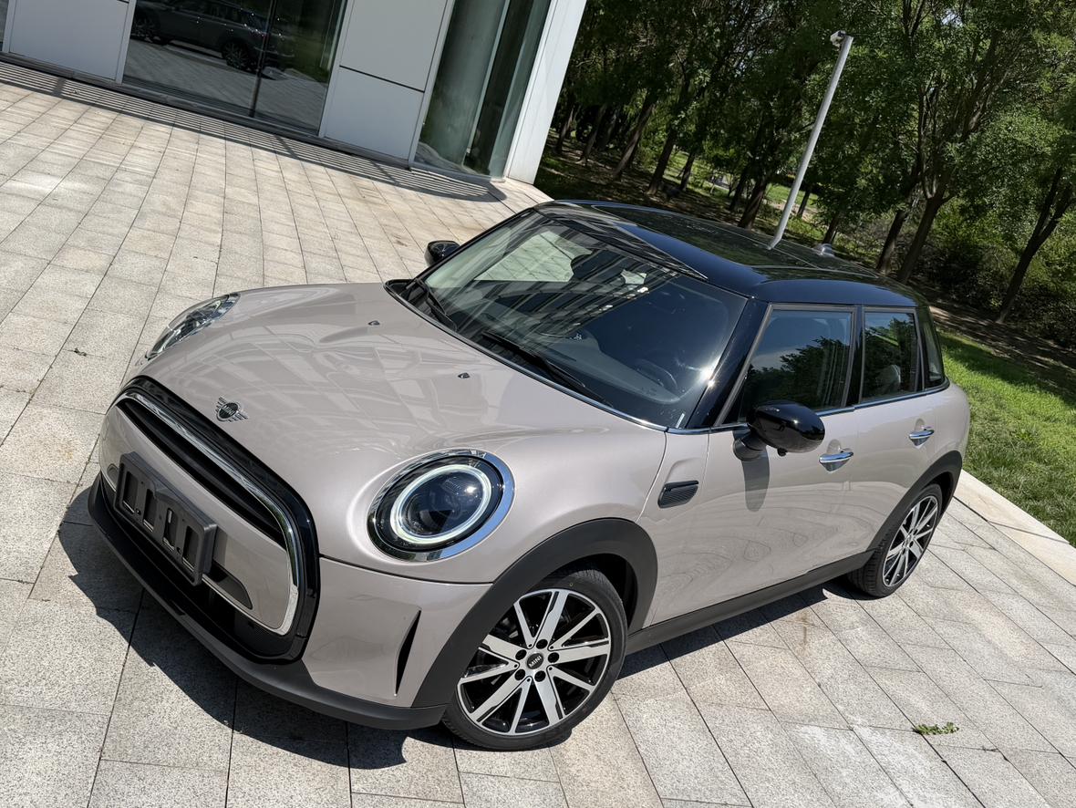 Mini Mini Artist COOPER 5-Door 2023