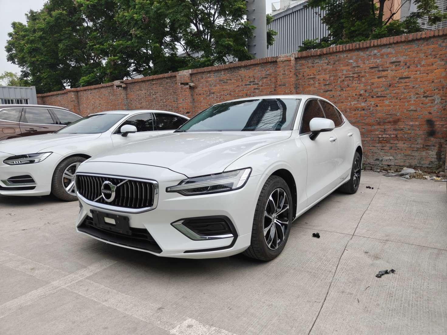 Volvo S60 T4 Intelligent Plus Luxury (2L) 2021