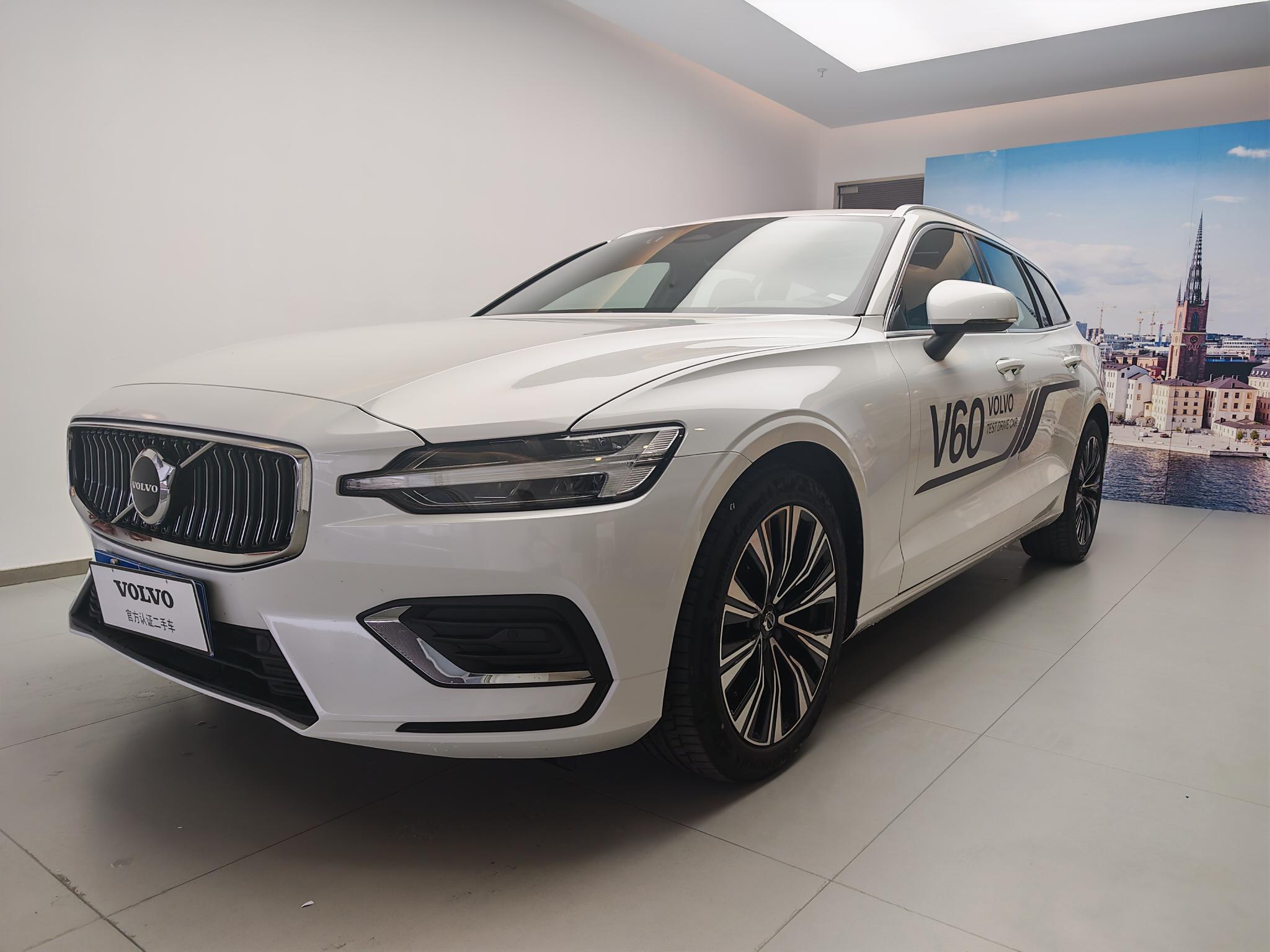 Volvo V60 Intelligent Premium Luxury 2025