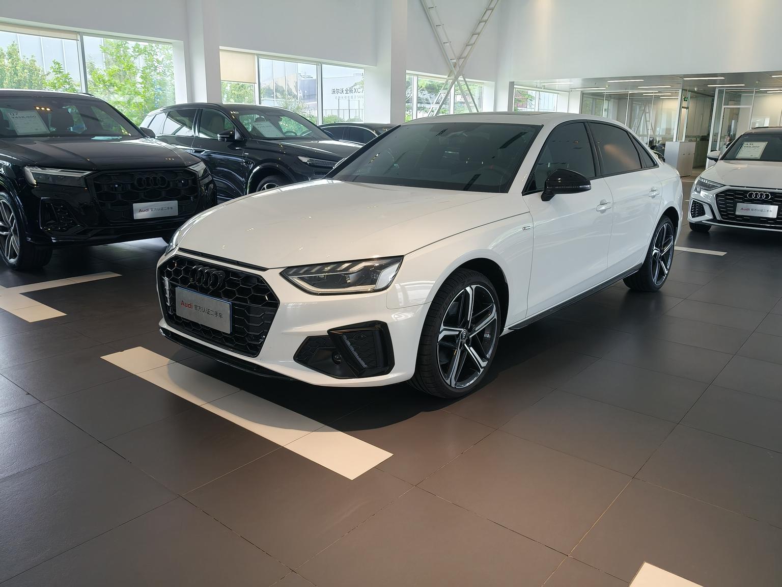 Audi A4L 2 Million Joy Edition 40 TFSI Luxury Dynamic (2L) 2026