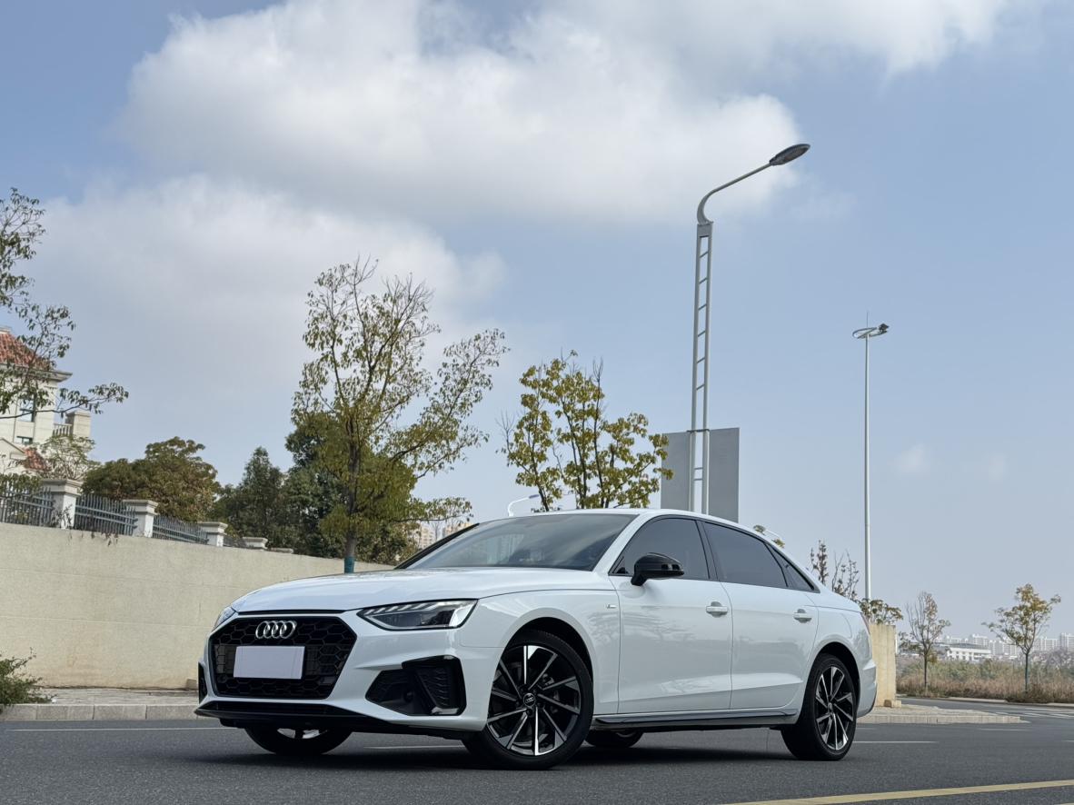 Audi A4L 40 TFSI Luxury Dynamic 2023