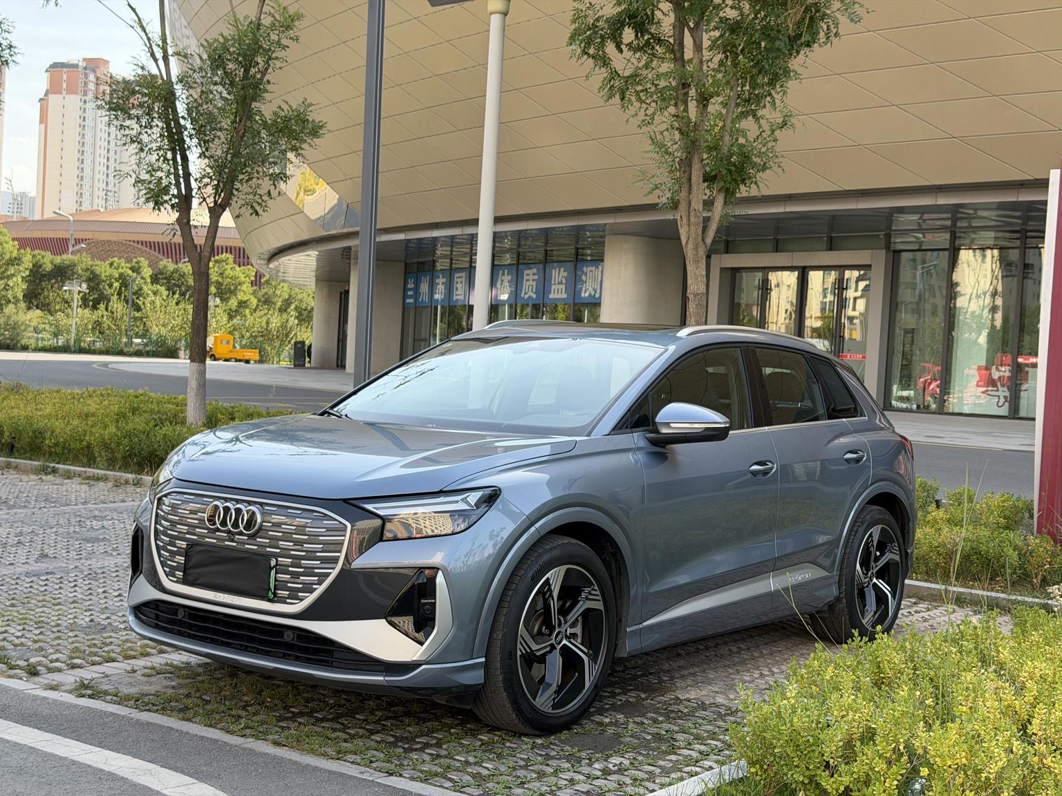 Audi Q4-E-Tron 40 e-tron Realm 2025