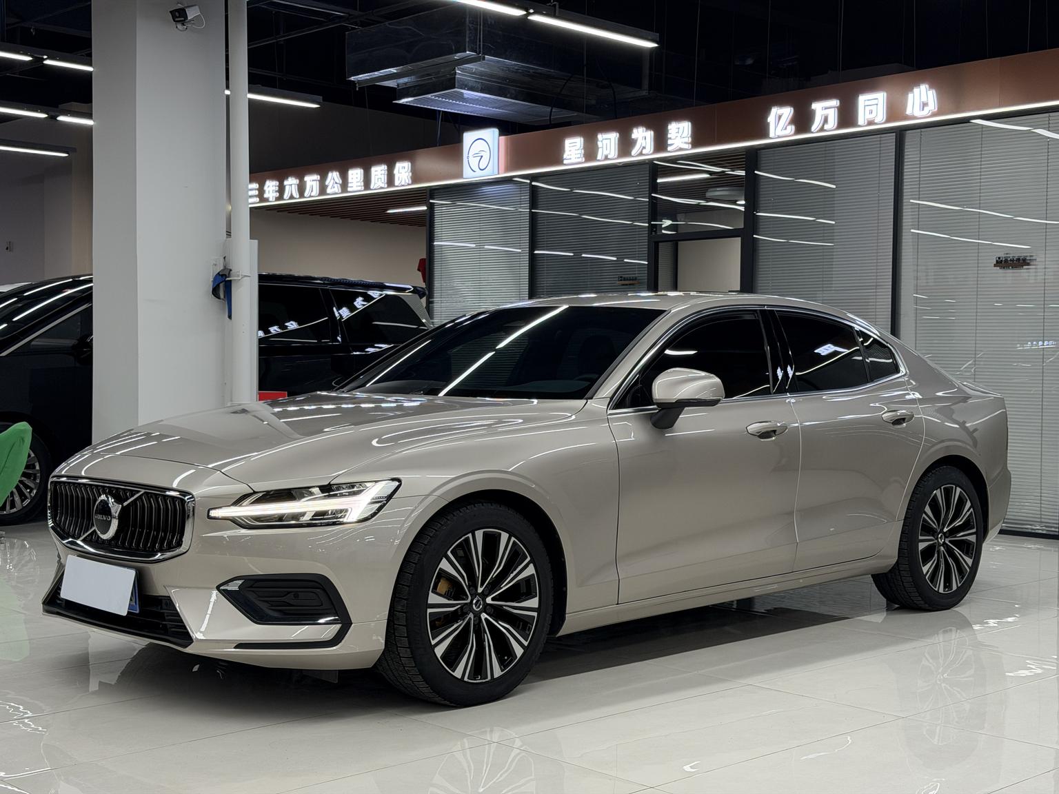 Volvo S60 Intelligent Premium Luxury 2023