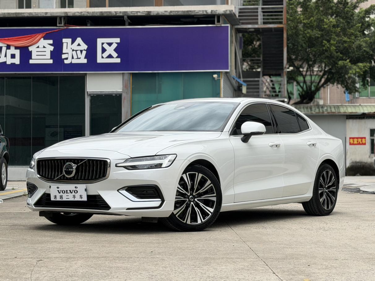 Volvo S60 Intelligent Premium Luxury 2025