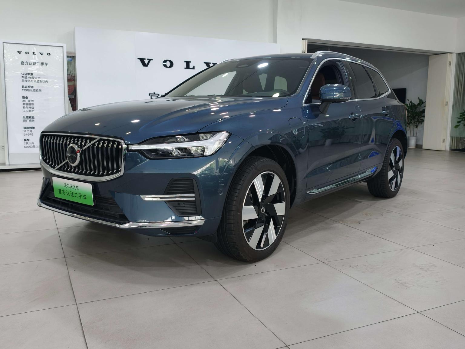 Volvo XC60-Phev T8 AWD Intelligent Plus Luxury Long Range Hybrid (2L) 2025