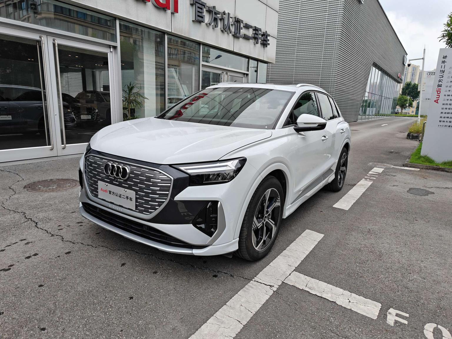 Audi Q4-E-Tron 40 e-tron Realm 2025