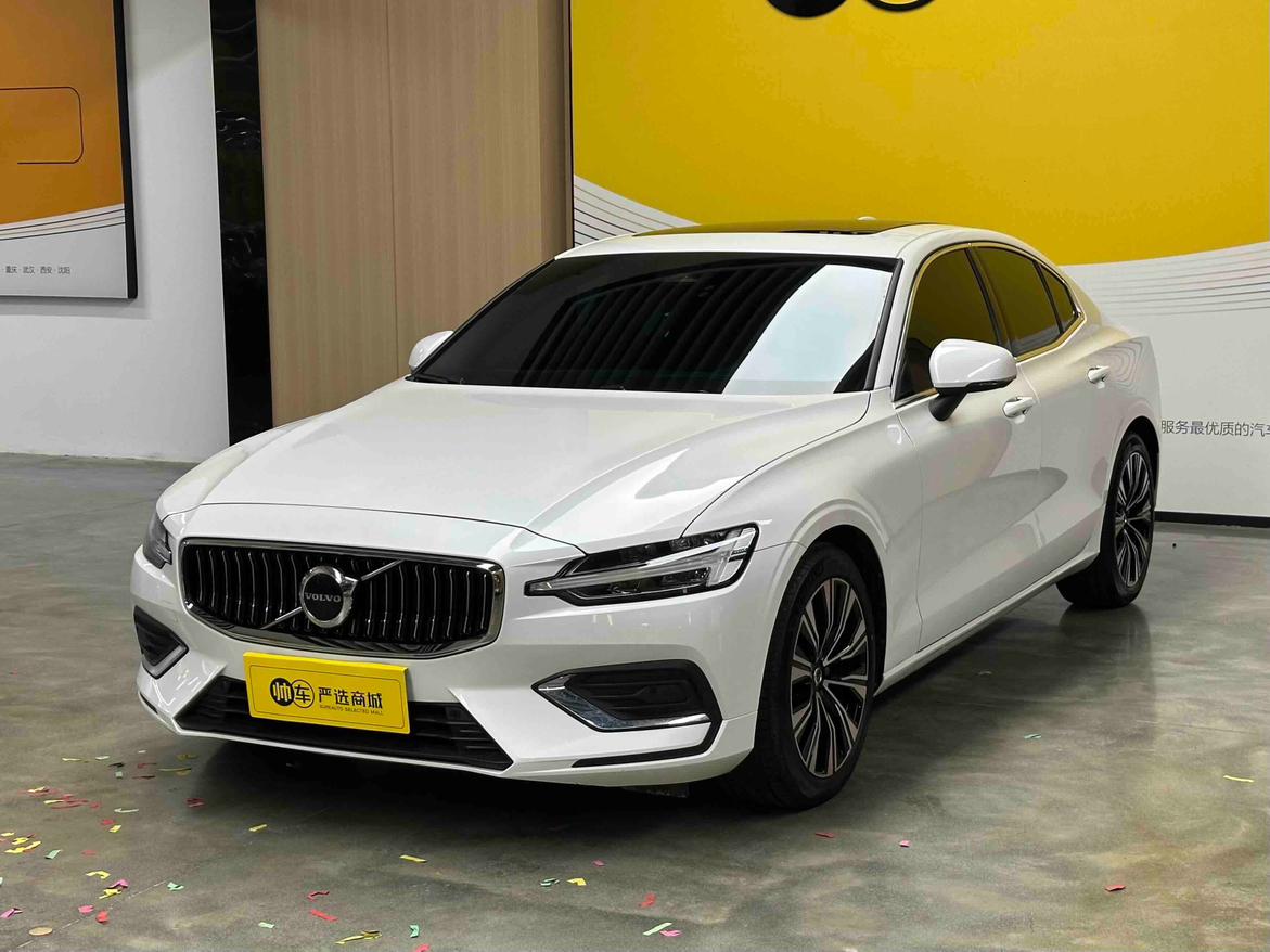 Volvo S60 Intelligent Premium Luxury 2025