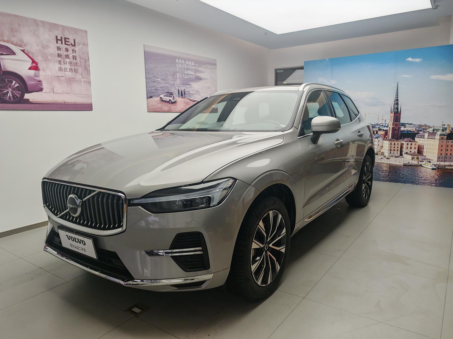 Volvo XC60 Intelligent Premium Luxury AWD (2L) 2025
