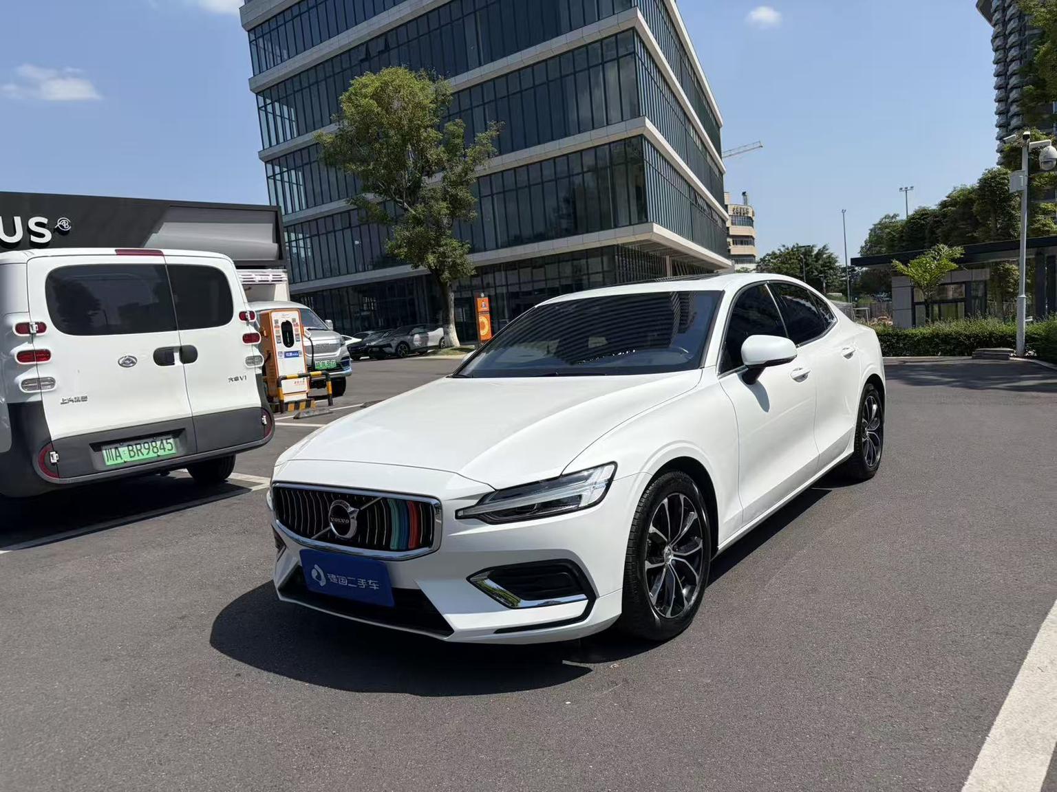 Volvo S60 Intelligent Comfort Luxury (2L) 2022