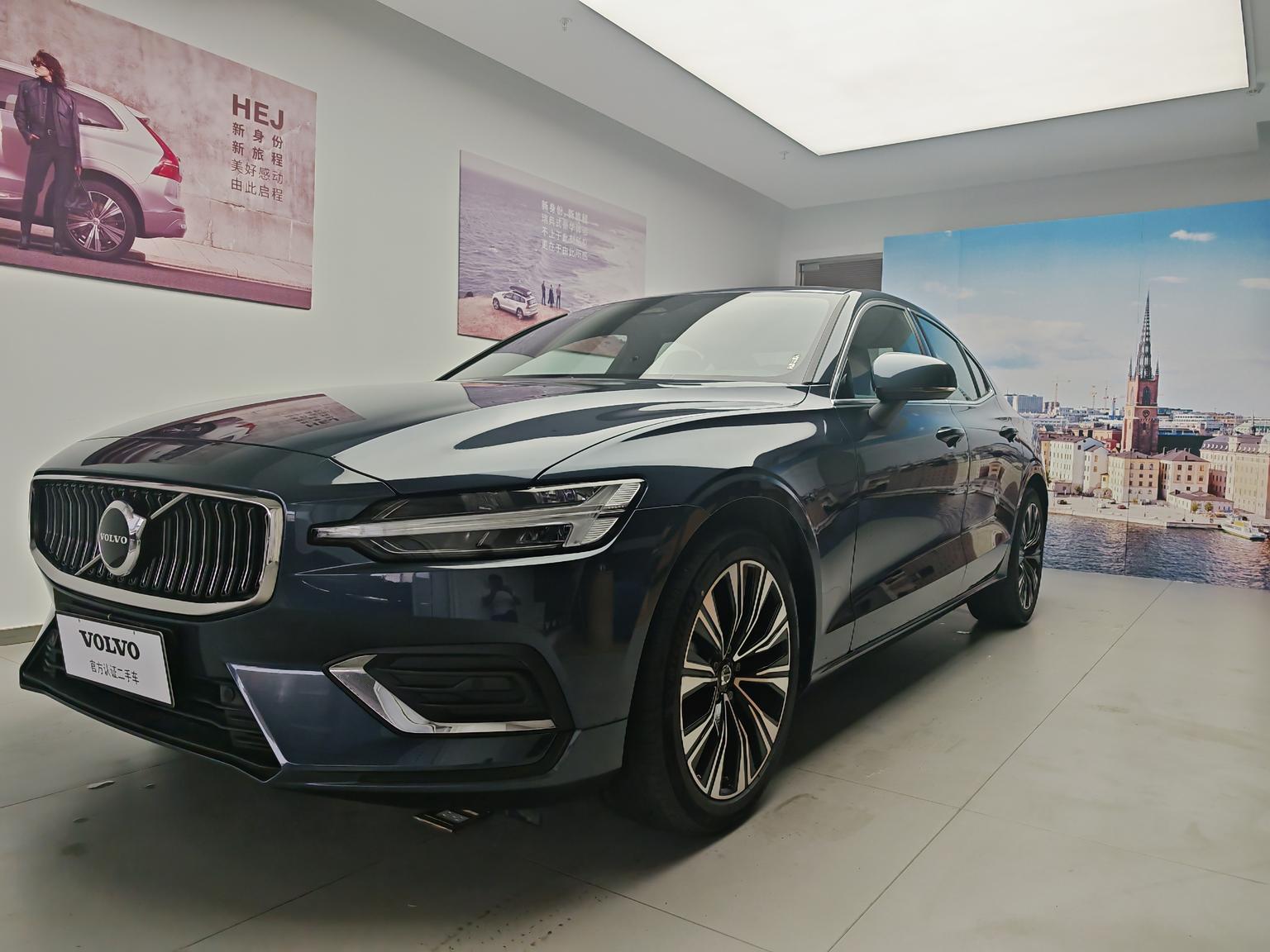 Volvo S60 Intelligent Premium Luxury 2025
