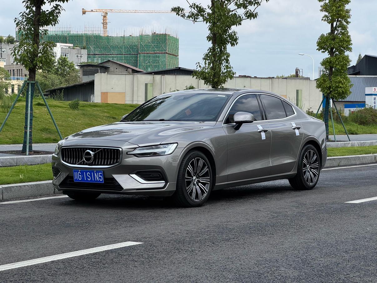 Volvo S60 T4 Intelligent Plus Luxury (2L) 2021