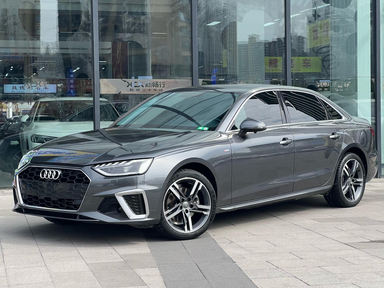 Audi A4L 40 TFSI Luxury Dynamic 2021