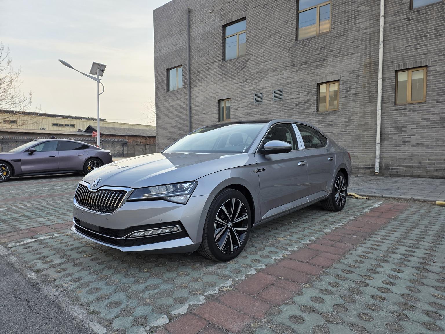 Skoda Superb 280 TSI DSG Prestige (1.4L) 2024