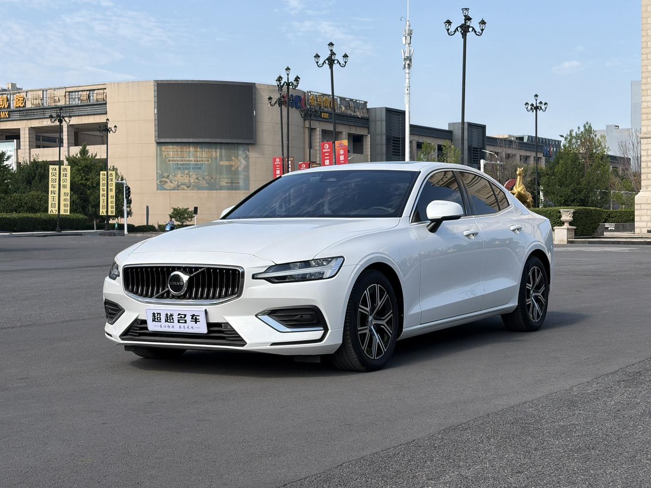 Volvo S60 Intelligent Comfort Luxury (2L) 2023