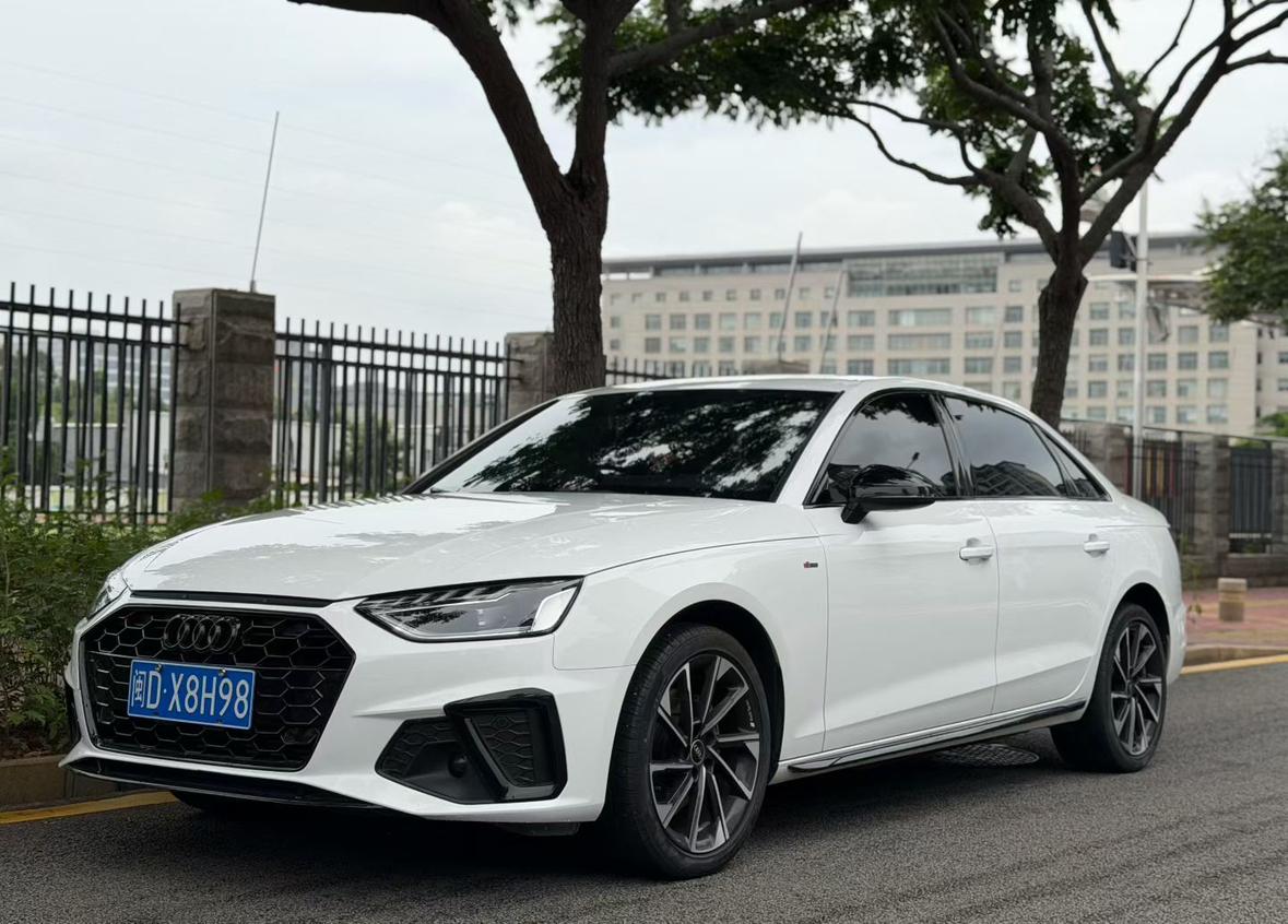 Audi A4L 40 TFSI Luxury Dynamic 2023