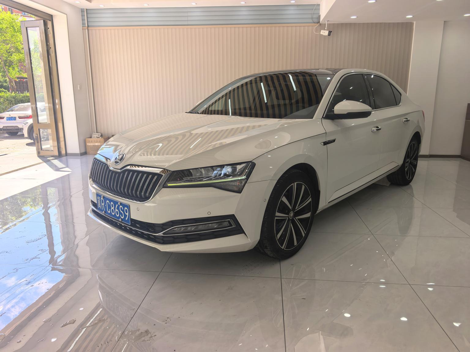 Skoda Superb 280 TSI DSG Prestige (1.4L) 2022