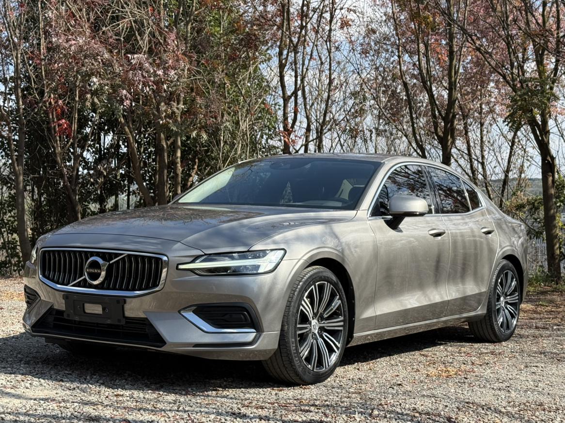 Volvo S60 T4 Intelligent Plus Luxury (2L) 2021