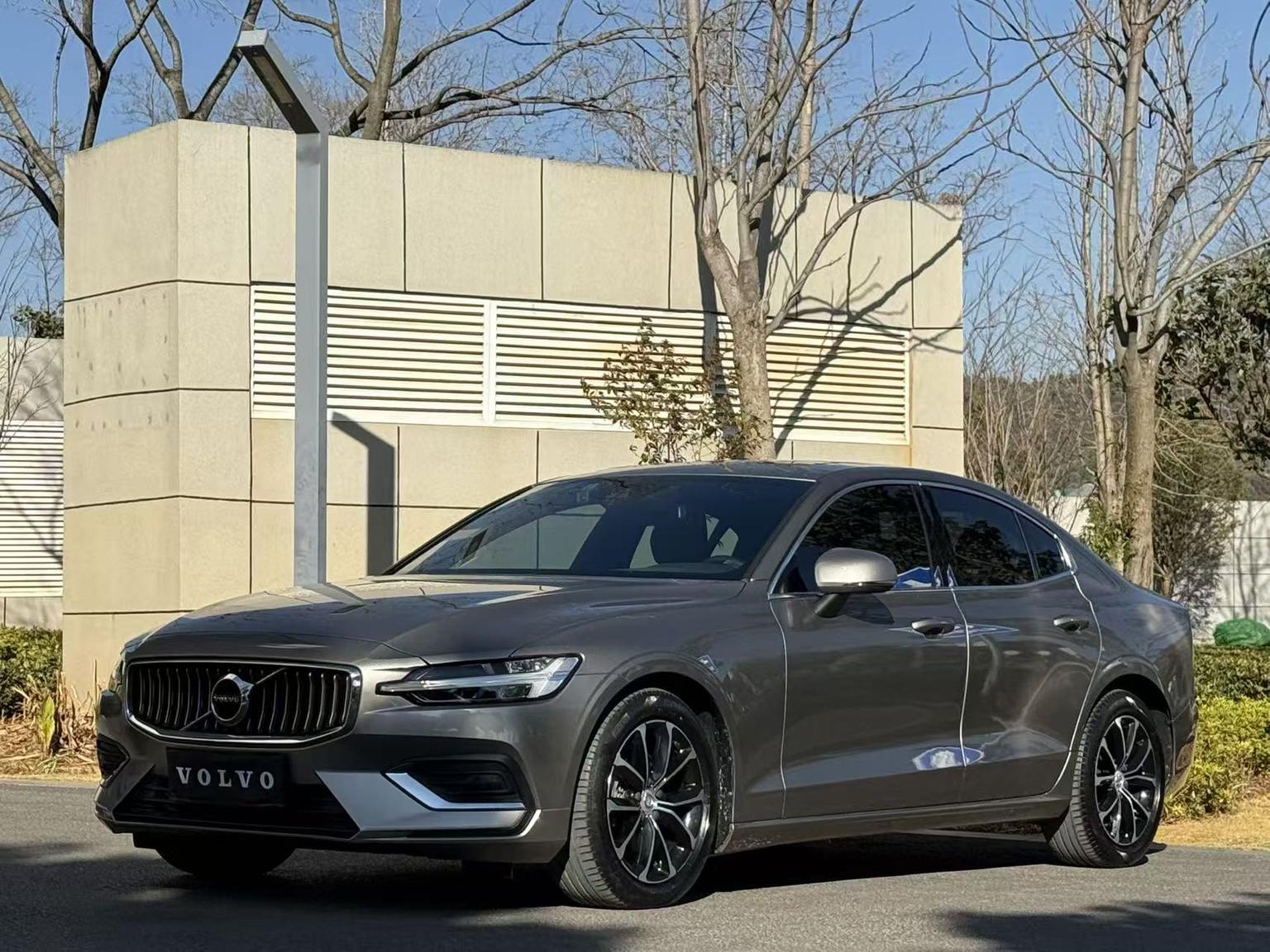Volvo S60 Intelligent Comfort Luxury (2L) 2022